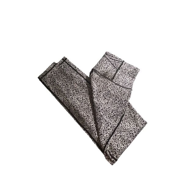 NWT Ideology legging white leopard print size S 7/8 - Picture 1 of 11